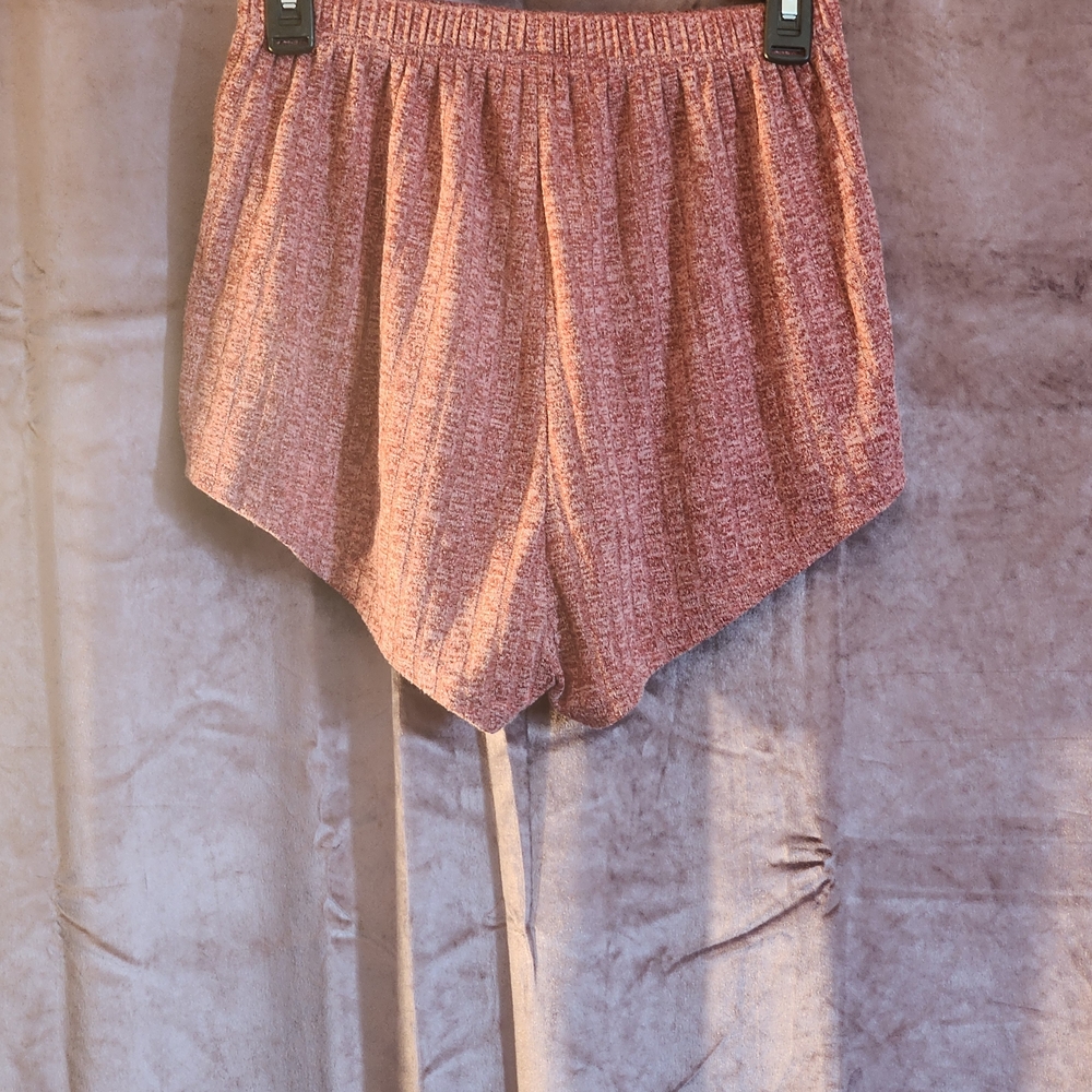 Red Textured High-Low Shorts - Picture 2 of 3